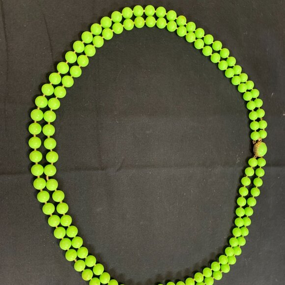 60s Vintage Lime Green Lucite Faux Pearl Necklace MCM Mod Long Costume 30" - Picture 3 of 10